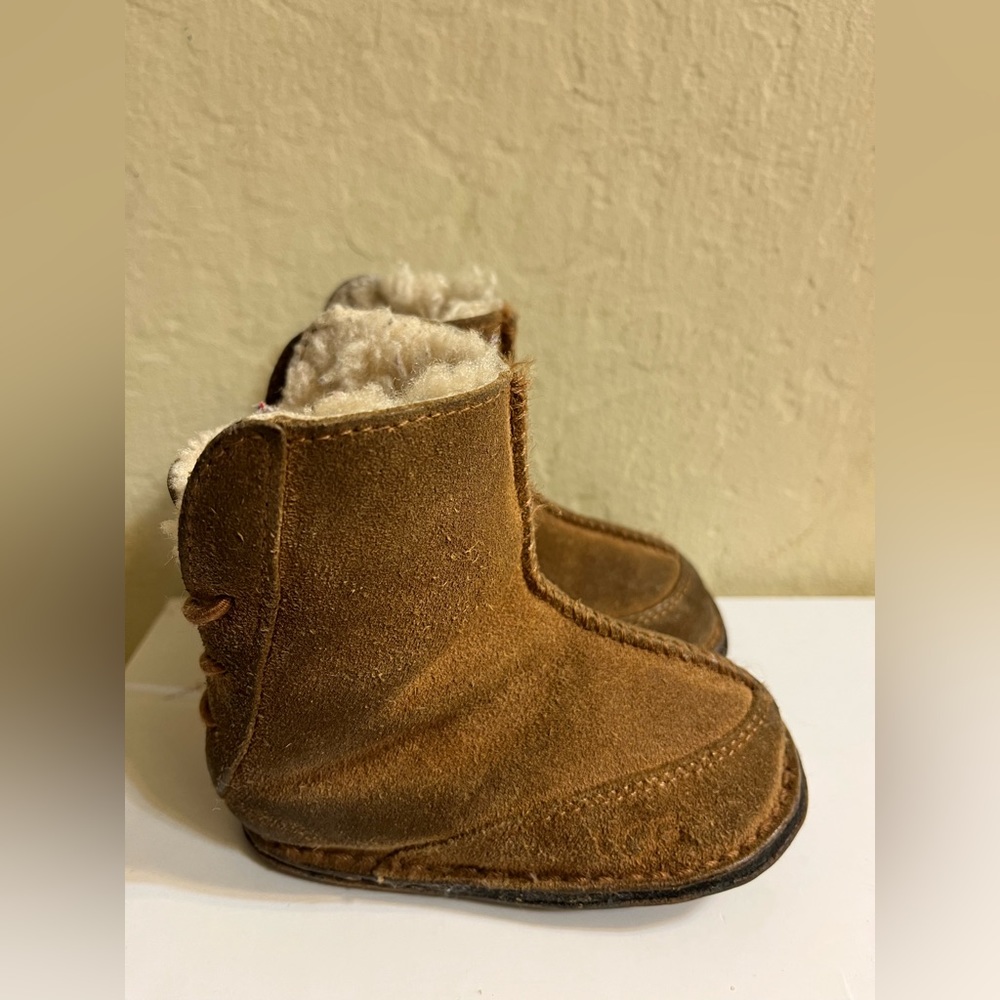 UGG BOOTS TIE UP BACK Sheep Skin, Color: Tan, Size Small infant